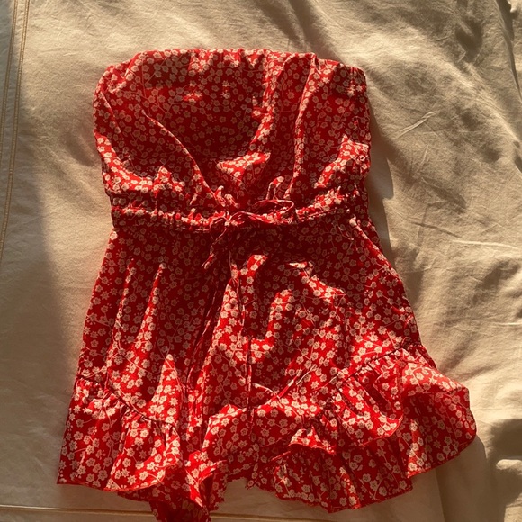 Princess Polly red strapless romper - Picture 2 of 3